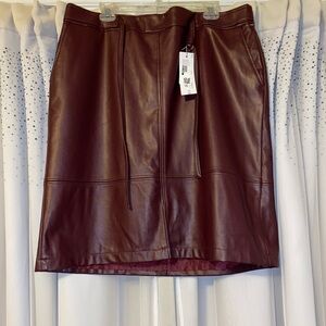 Brand: Liz Clairborne
Size: 14W, Waist- 20”, Length- 25”
Color: Brown